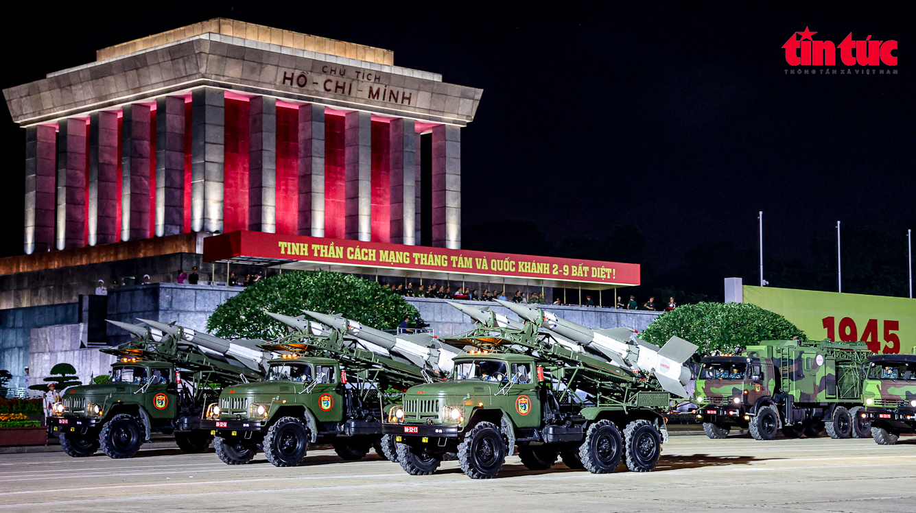 Sau 40 năm, dàn khí tài 'khủng' lại diễu hành trên Quảng trường Ba Đình