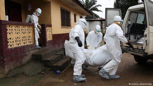 Nỗi lòng của nhân viên y tế tại “tâm bão” Ebola