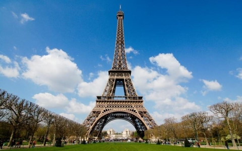 Pháp quyết định mặc ''áo giáp'' cho tháp Eiffel