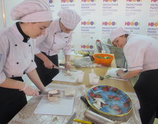 Phụ nữ Ekaterinburg được tặng ''đoá hoa ẩm thực''