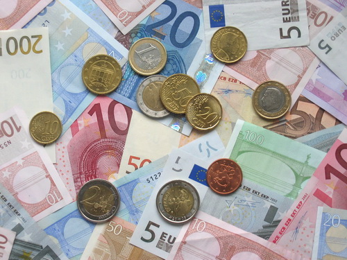 Vụ khủng bố tại Paris gây sức ép lớn với đồng euro