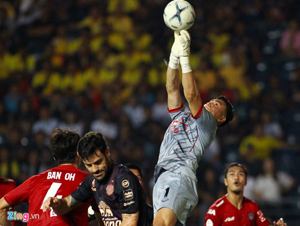 Báo Thái Lan chấm Văn Lâm điểm cao nhất trong đội hình Muangthong