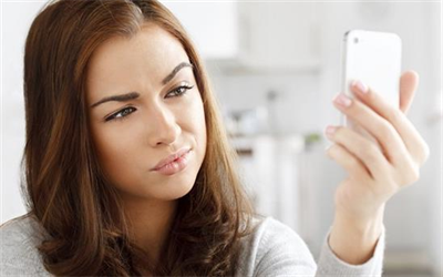 Vợ chồng hết tình, đưa nhau livestream công khai bới móc có khiến các mẹ 