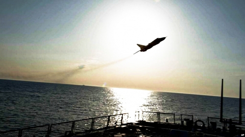 Video: Máy bay Nga áp sát tàu khu trục tên lửa Mỹ trên biển Baltic