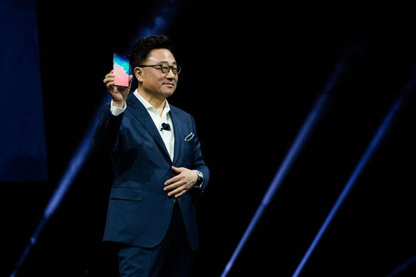 Galaxy Fold màn gập sẽ làm lu mờ các smartphone đầu năm 2019
