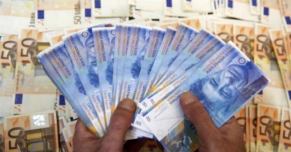 Sợ bị Mỹ trừng phạt, tỷ phú Nga bán mạnh khiến franc Thụy Sỹ sụt giá bất ngờ?