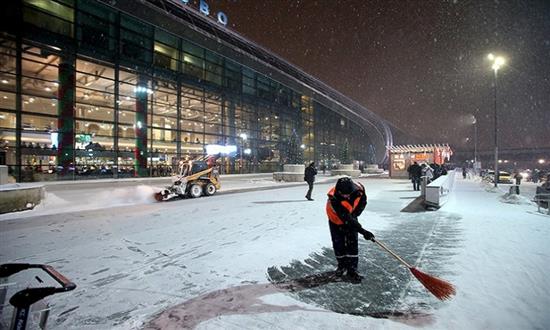 Moskva: Tuyết dày, đường trơn, tình hình giao thông thêm phức tạp