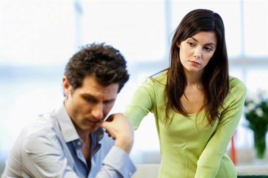 Chết đứng vì tin nhắn điện thoại phơi bày sự thật về chồng