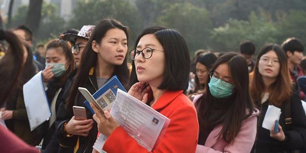 Dân Trung Quốc lại mê làm công chức nhàn hạ