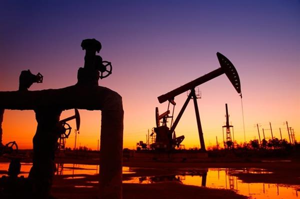 Lo ngại nguồn cung dư thừa, giá dầu mỏ thế giới quay đầu giảm