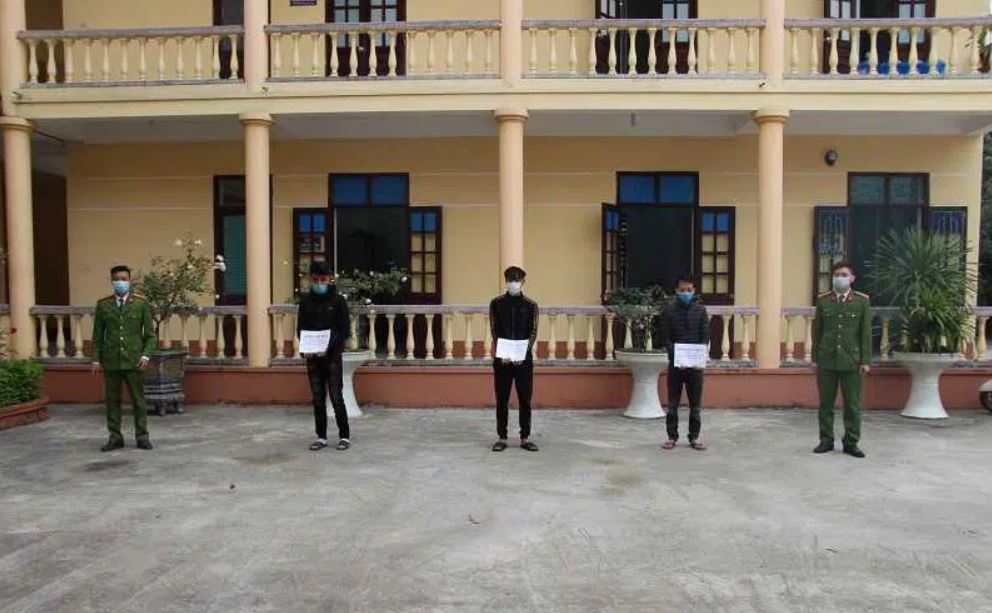 Bắt 3 kẻ giả cán bộ phòng dịch Covid-19 cưỡng đoạt tiền, đánh người ở Quảng Ninh
