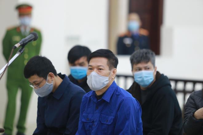 Cựu Giám đốc CDC Hà Nội ''thổi giá'' máy xét nghiệm COVID-19 lĩnh 10 năm tù