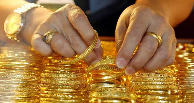 Đầu tuần, giá vàng tăng mạnh lên mốc 56 triệu đồng/lượng