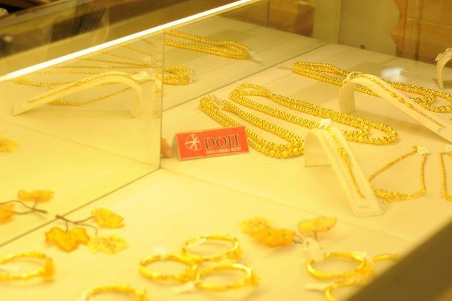 Tăng 'khủng', giá vàng trong nước vượt 46 triệu đồng/lượng