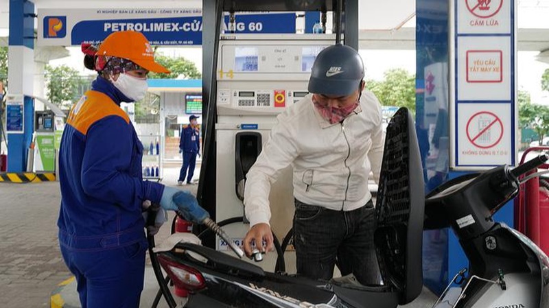 Giá xăng dầu có thể tăng lên mức kỷ lục vào ngày mai?
