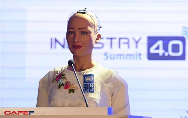 Những hình ảnh ấn tượng của Sophia - Robot có quyền con người đầu tiên tại Việt Nam trong tà áo dài