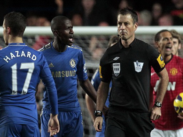 Tình tiết mới vụ trọng tài trận Chelsea - M.U: Mata và Torres không nghe thấy gì