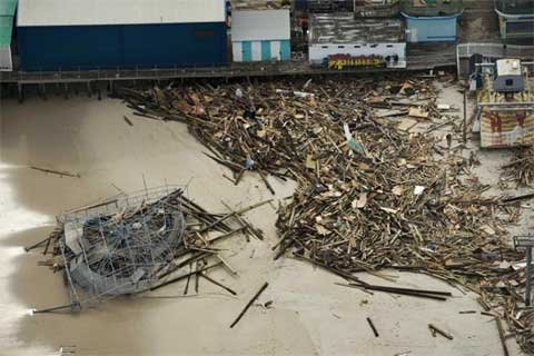 Hàng loạt quan tài bật khỏi mặt đất sau bão Sandy