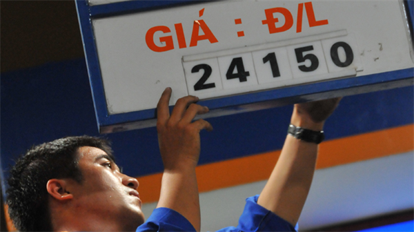 Petrolimex lỗ lớn, lương cao