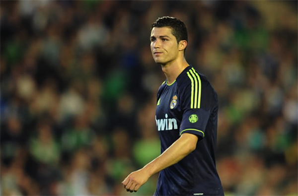 Bình luận: Ronaldo có thật sự đáng giá 100 triệu bảng?