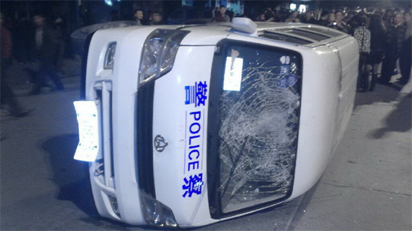 Cảnh sát TQ đánh chết người, dân biểu tình