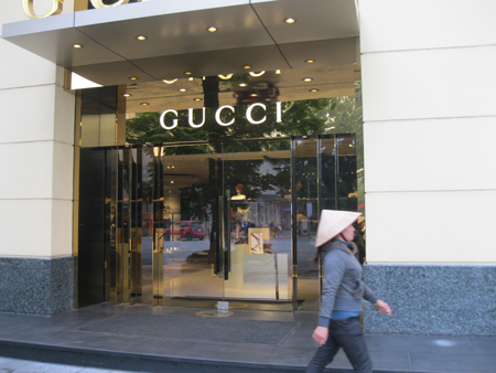 “Nghi án” hàng hiệu Milano: Công an, thuế, quản lý thị trường vào cuộc