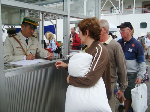 Đà Nẵng: Xử lý 411 trường hợp sử dụng hộ chiếu 