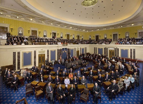 Thượng viện Mỹ bỏ phiếu tránh “vách đá tài chính”