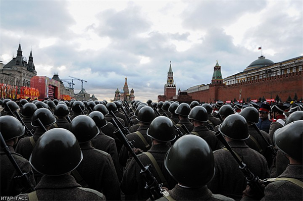Moskva: Diễu binh hùng tráng ở Quảng trường Đỏ