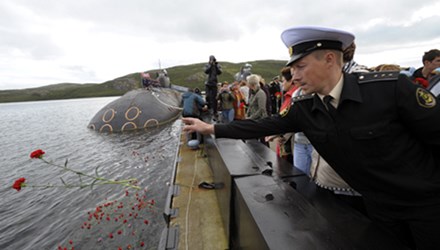 Hạm đội Biển Đen tưởng niệm 15 năm thảm họa tàu ngầm Kursk