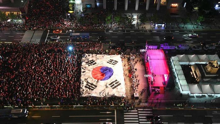 Hàn Quốc cho tụ tập cổ vũ World Cup sau thảm kịch Itaewon