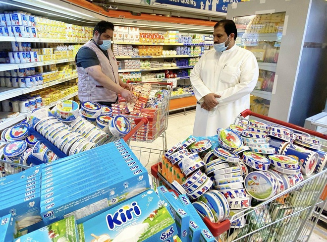 Các siêu thị ở Trung Đông ''đua nhau'' tẩy chay hàng hóa Pháp