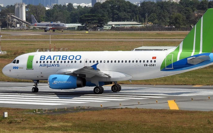 Mở cửa thoát hiểm máy bay Bamboo, hành khách bị phạt 15 triệu đồng