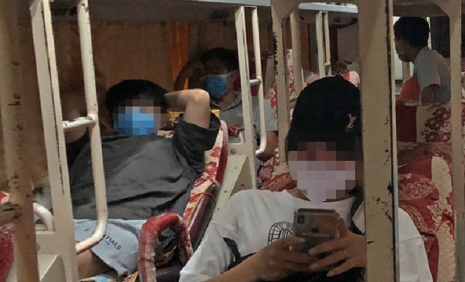 Phát hiện xe giường nằm chở trái phép 10 người rời Hà Nội