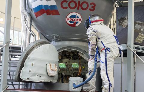 Hết cách lên ISS, Mỹ lại tìm đến Nga