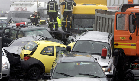 Moskva: Băng trơn làm 30 xe va đụng trên đường cao tốc Yaroslavl