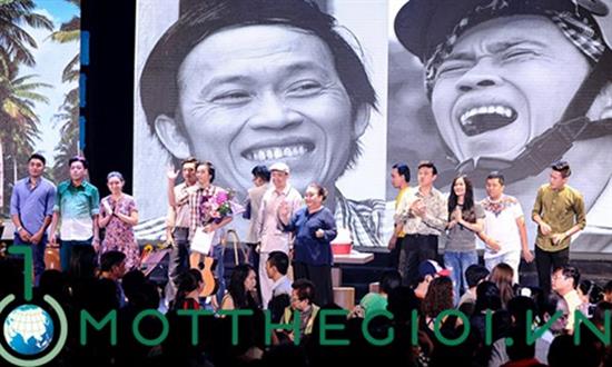 Liveshow Hoài Linh thành công, cháy vé và đầy cảm xúc