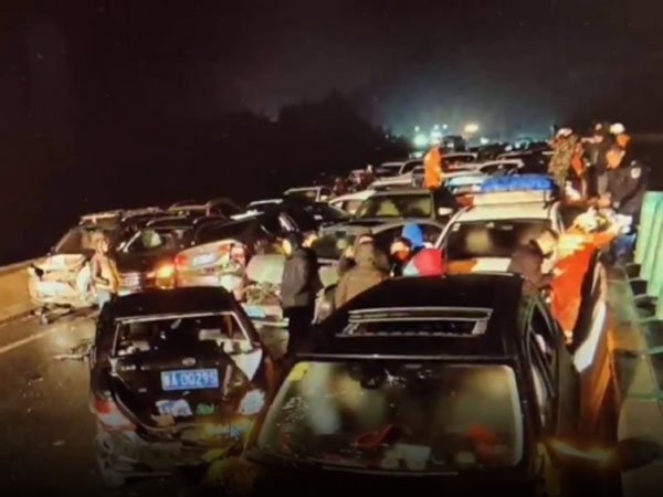 Trung Quốc: Hơn 100 ô tô đâm liên hoàn trên cao tốc, 52 người thương vong