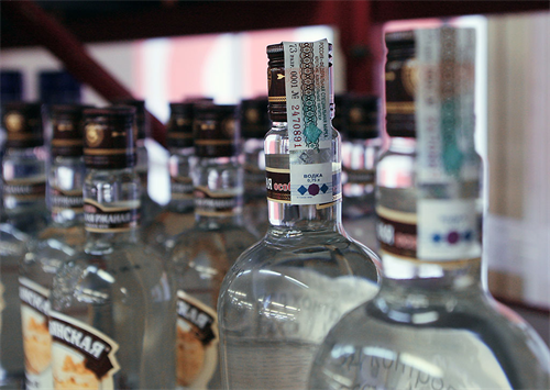 Nga: Giá bán vodka sẽ giảm từ 2/2015