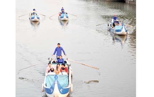 Ì ạch du lịch đường sông Sài Gòn