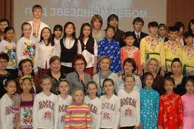 Moskva: Trường phổ thông 282 kỷ niệm ngày 30/4