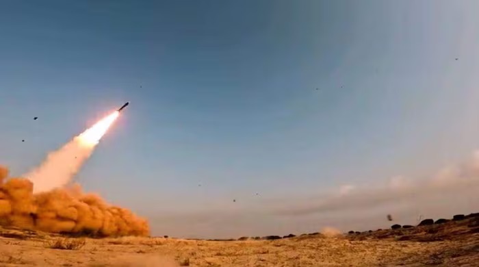 Israel triển khai 50 máy bay không kích, Iran đáp trả bằng tên lửa siêu vượt âm Fattah