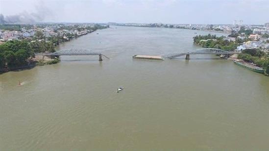 Hiện trường sập cầu Ghềnh ở Đồng Nai