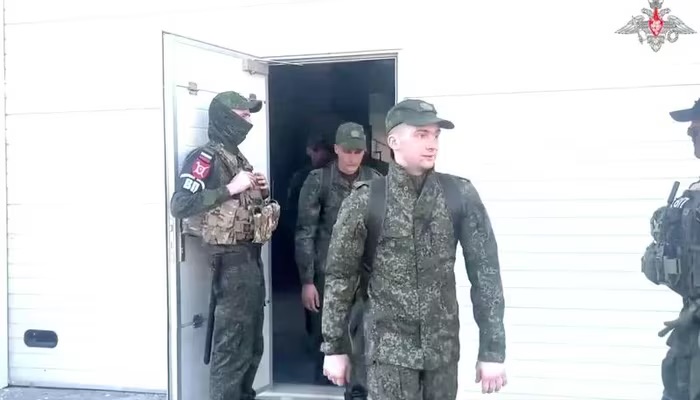 Nga và Ukraine trao đổi gần 500 tù binh sau khi thông báo lệnh ngừng bắn