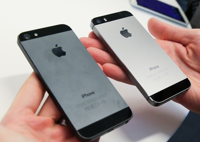 iPhone 5S bản khóa mạng giá rẻ tràn về Việt Nam