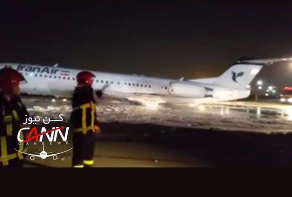 Máy bay chở 50 hành khách bốc cháy tại Iran