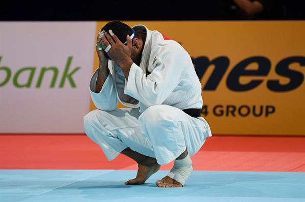 Nỗi đau của nhà vô địch Judo người Iran bị buộc phải thua tại giải thế giới