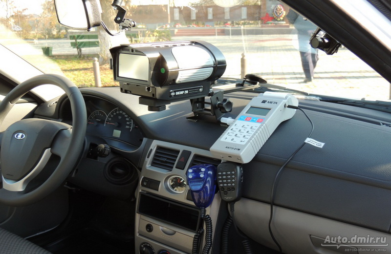 Moskva: Cảnh sát giao thông buộc phải đối thoại với tài xế trước ống kính camera