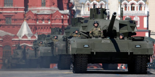 Xe quân sự rầm rập đổ về thủ đô Moscow