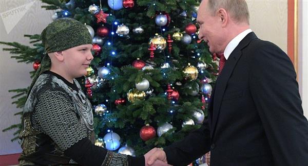 Giấc mơ của Kolya, giỏ hoa hồng đỏ của Tổng thống Putin